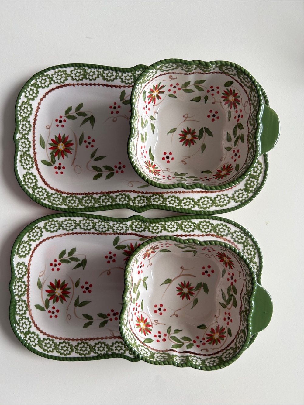 TEMP-TATIONS 4 PCE SOUP & SANDWICH SET OLD WORLD POINSETTIA BNIB